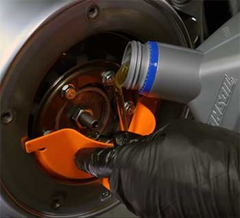 FILL THE PRIMARY CASE WITH OIL