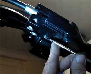 REMOVE THE CIRCLIP