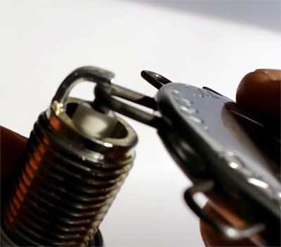 Measuring spark plug gap